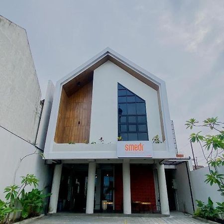 Smedi Coliving Hotel Jogjakarta Buitenkant foto