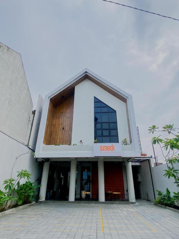 Smedi Coliving Hotel Jogjakarta Buitenkant foto