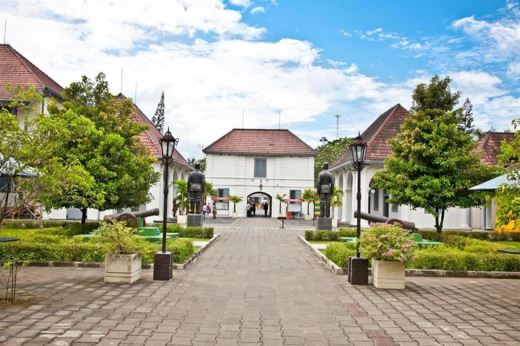 Smedi Coliving Hotel Jogjakarta Buitenkant foto