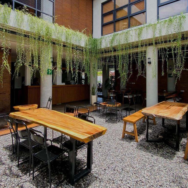 Smedi Coliving Hotel Jogjakarta Buitenkant foto