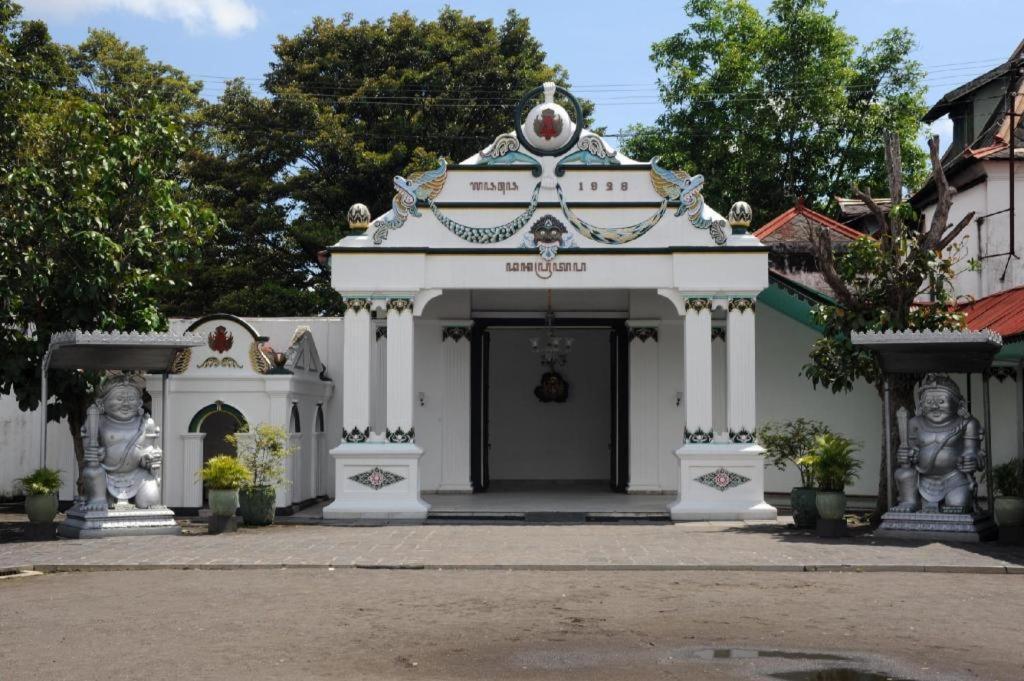 Smedi Coliving Hotel Jogjakarta Buitenkant foto